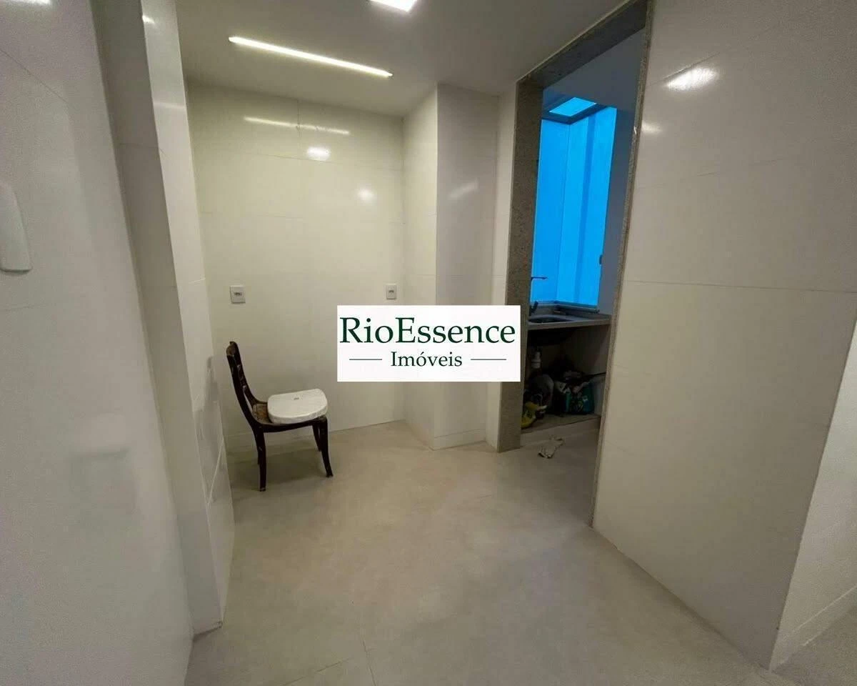3-bedroom apartment with 2 bathrooms and laundry area — photo 27