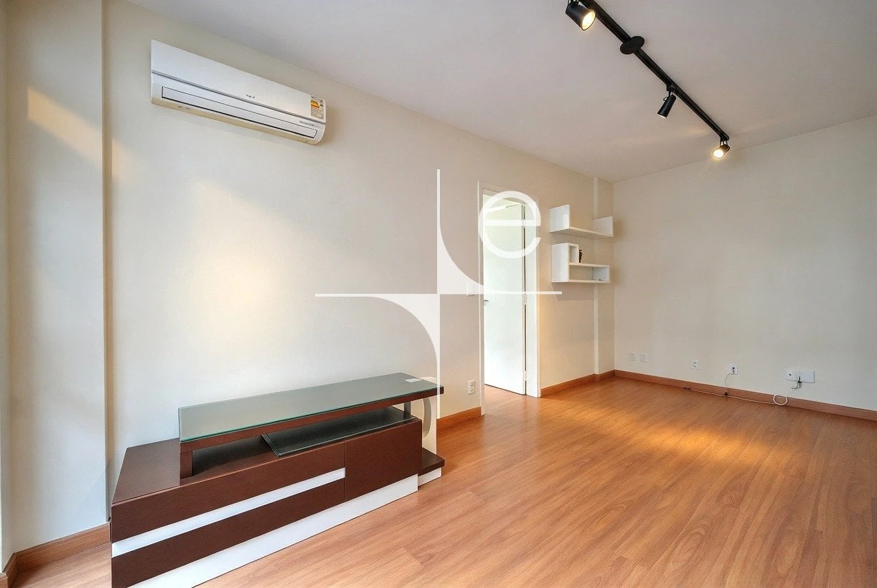 Apartment, 48 m², with wood or laminate floors — photo 7