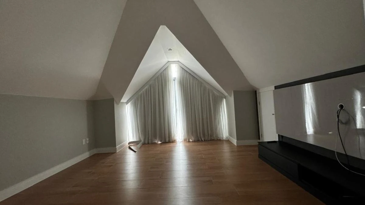 Condominium house with 3 en-suite bedrooms and 300 m² — photo 17