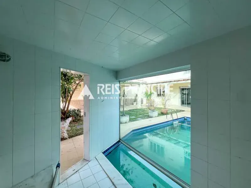 House with 4 bedrooms and 5 bathrooms and 5 parking spots — photo 14