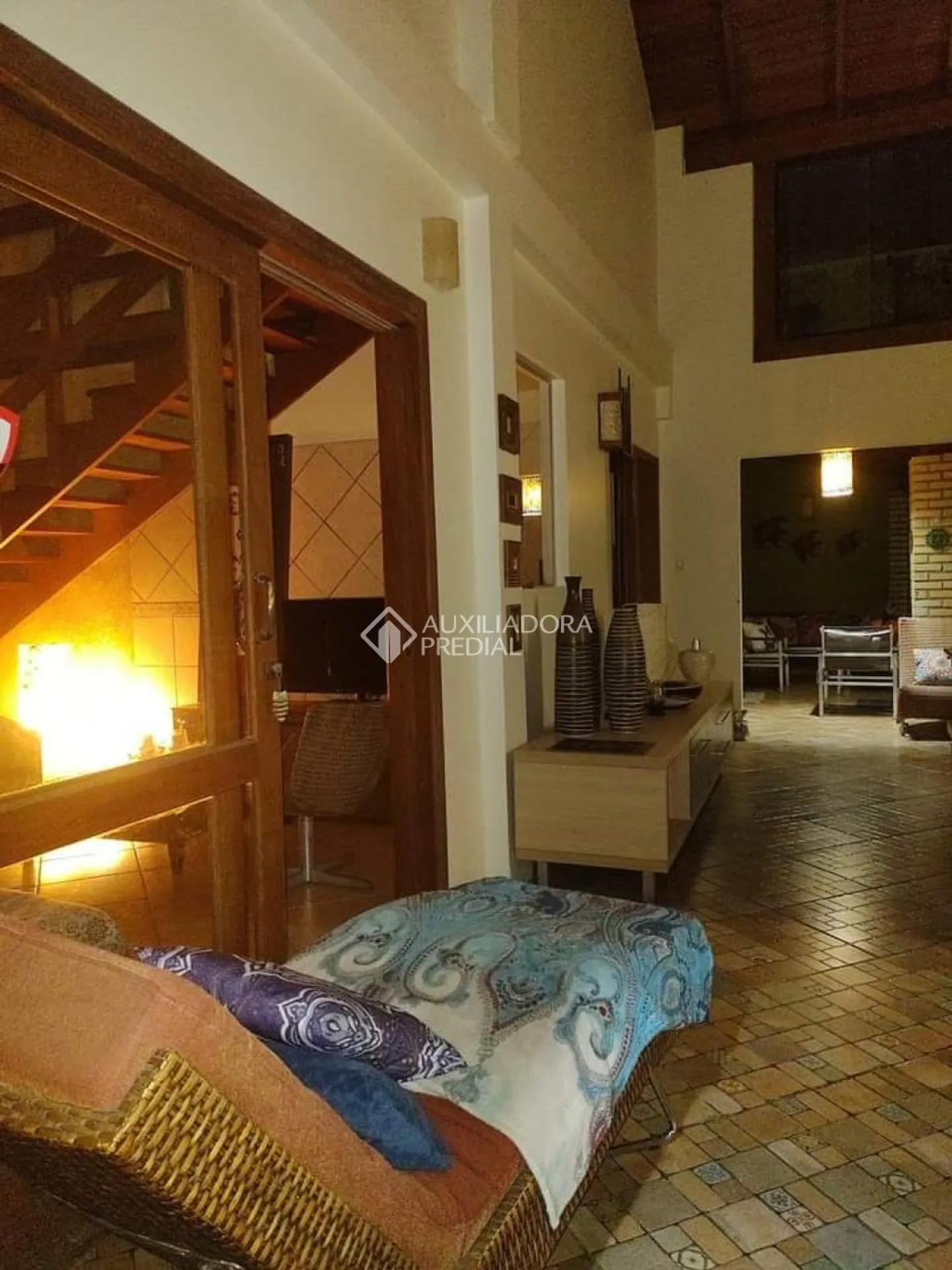 House with 5 bedrooms and 6 bathrooms, plus balcony BBQ