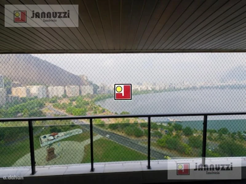 Water view in a 4-bedroom apartment, 319 m² — photo 14
