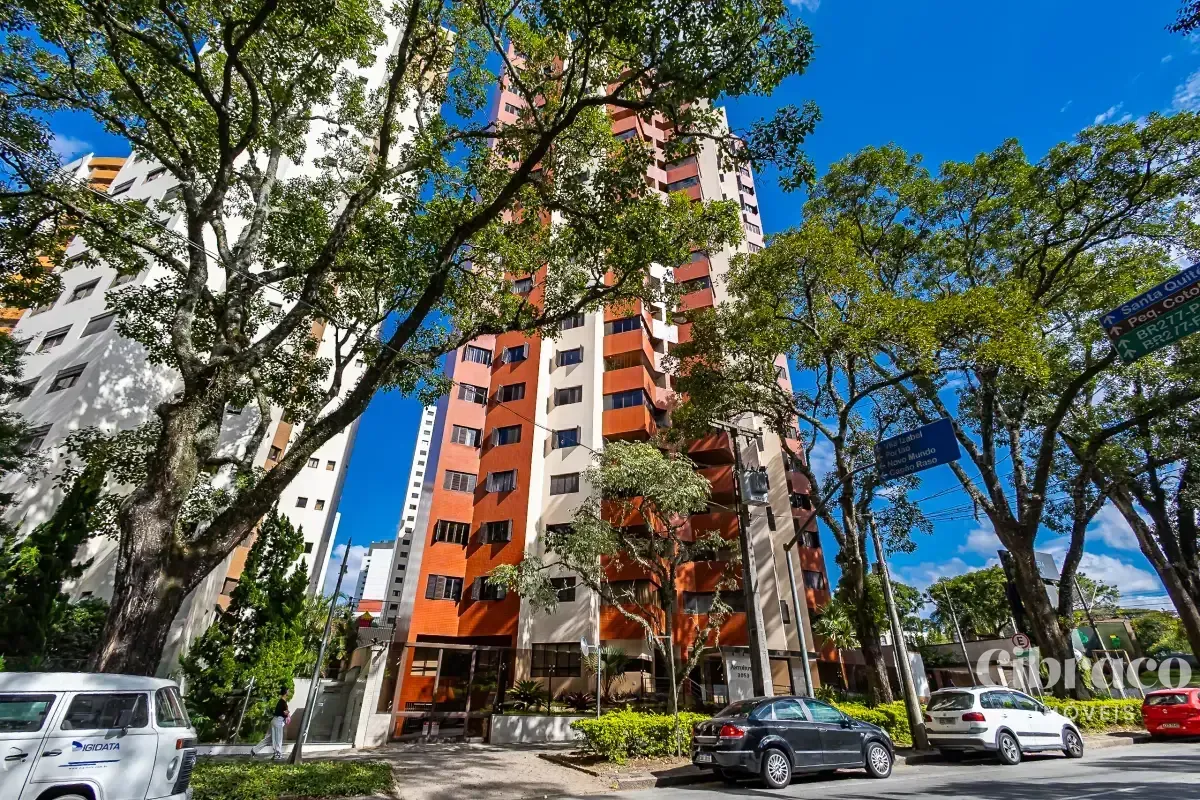 250 m² apartment with 3 bedrooms and a balcony — photo 35
