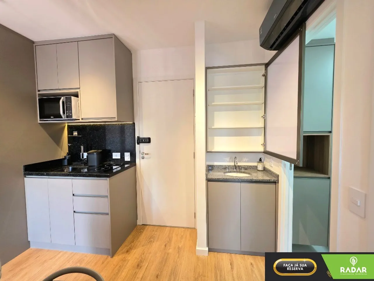 Furnished 2-bedroom apartment with open-plan kitchen — photo 12