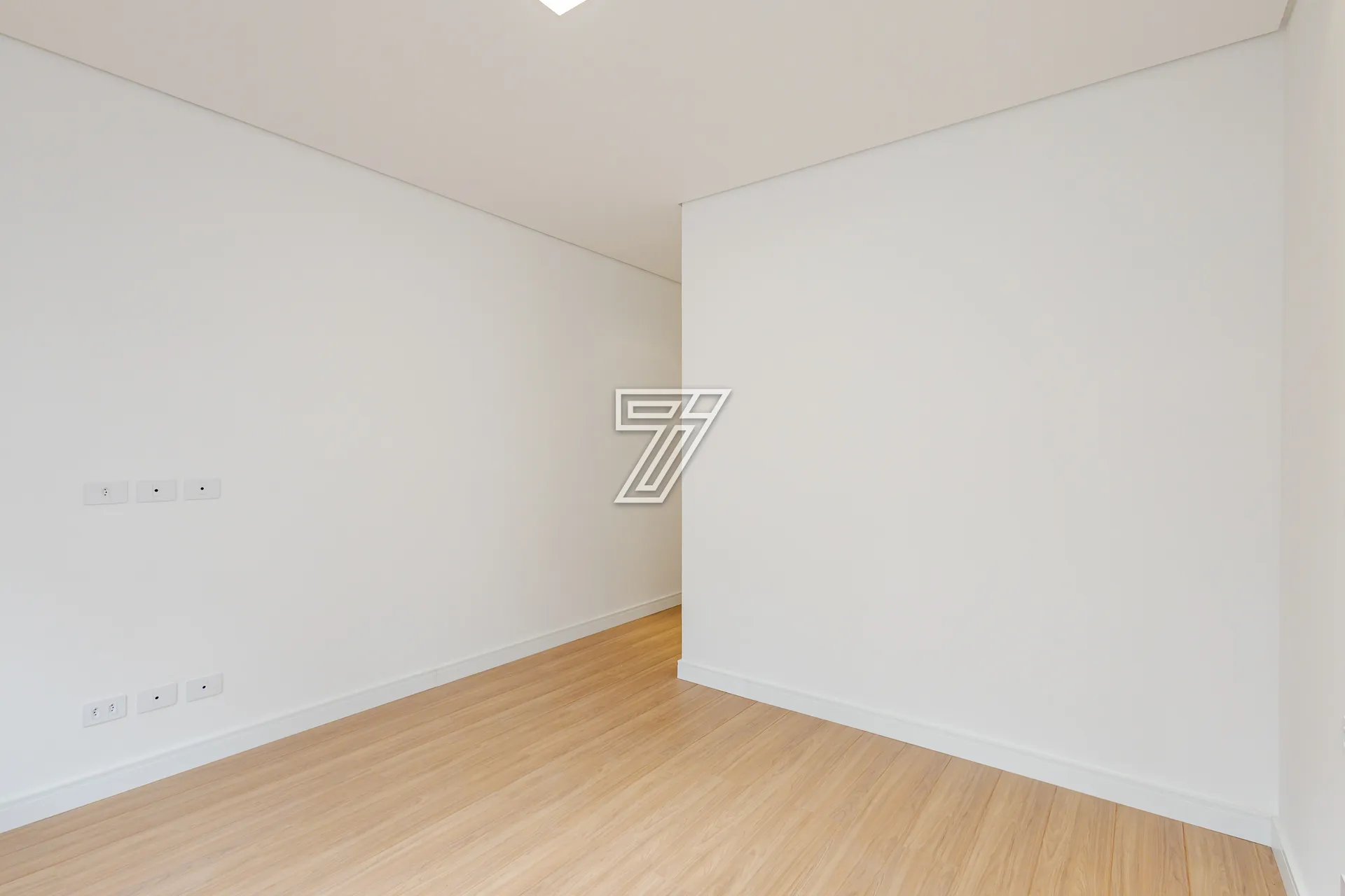 2-bedroom apartment with suite, open kitchen and 2 parking — photo 39