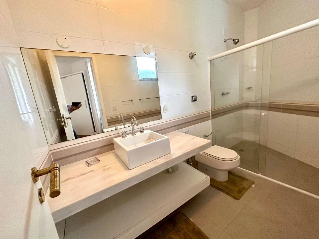 House with 5 bedrooms and 5 bathrooms — photo 24