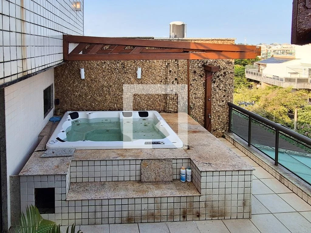 Furnished apartment with 5 en-suite bedrooms and terrace — photo 57
