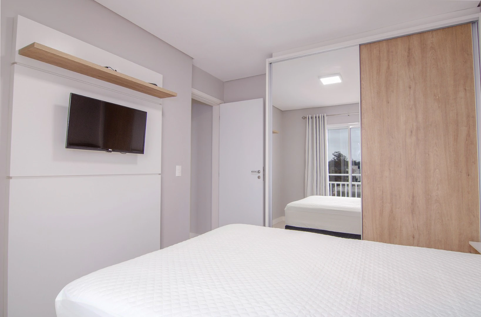 One-bedroom apartment with a washing machine in Curitiba — photo 21