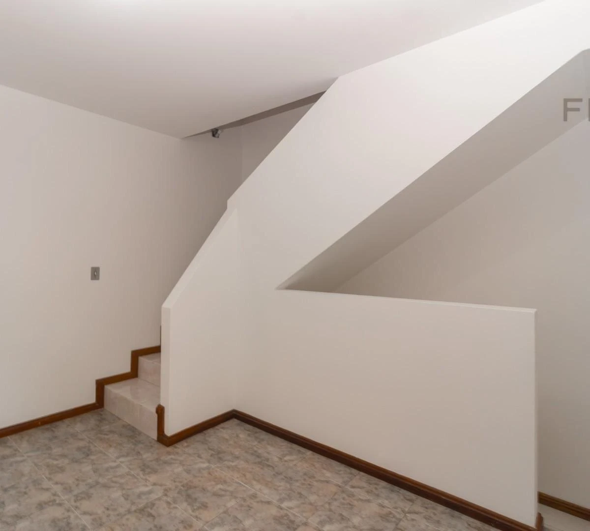 4-bedroom house with a bathtub in Curitiba — photo 35