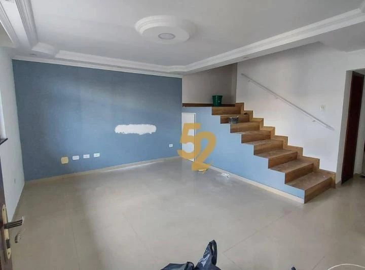House with 3 bedrooms and 300 m² plus 4 parking spaces