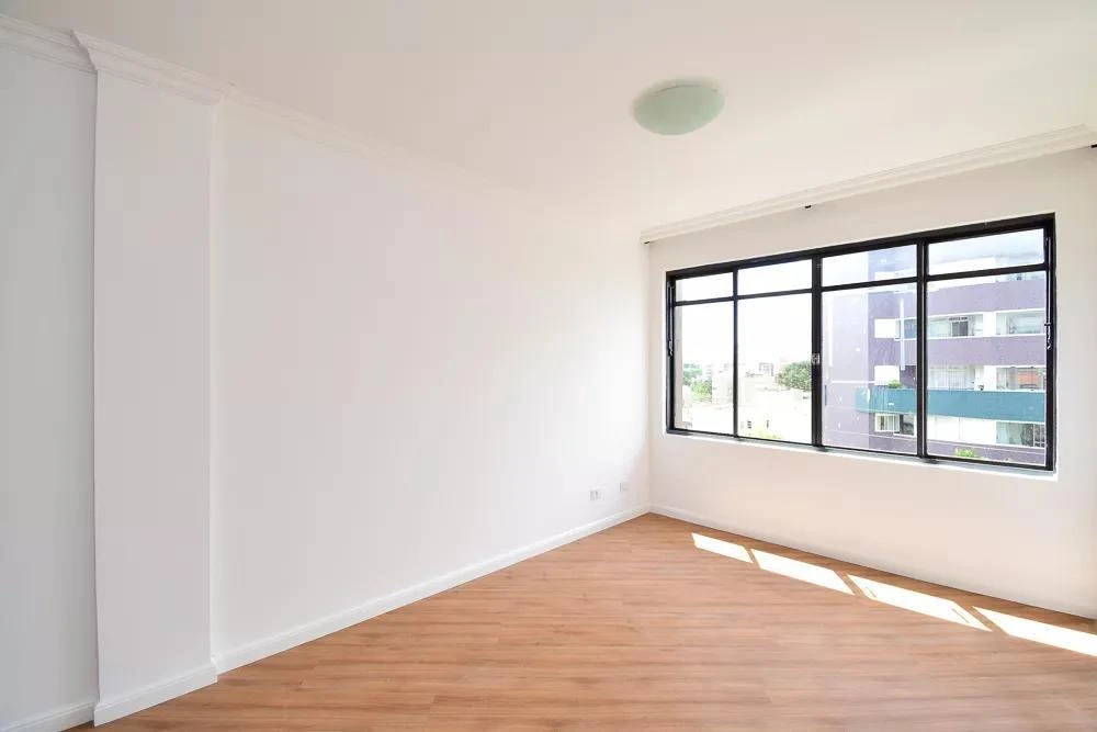 3-bedroom apartment with a bathtub in Curitiba — photo 11