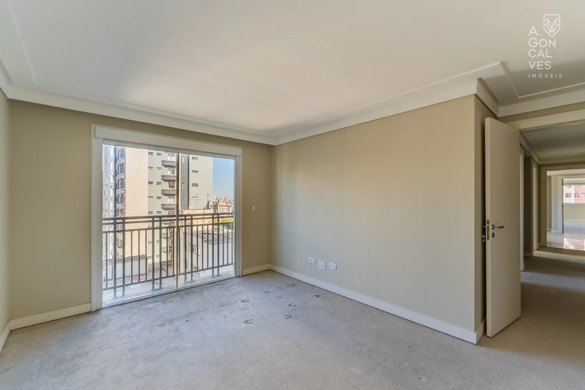 4-bedroom apartment with balcony and 3 parking spaces — photo 33