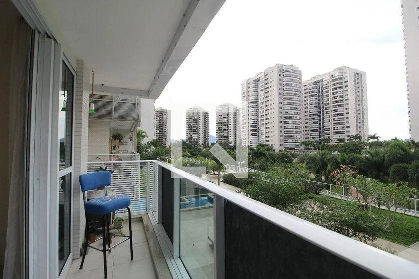 2-bedroom apartment in a building with a gym — photo 8