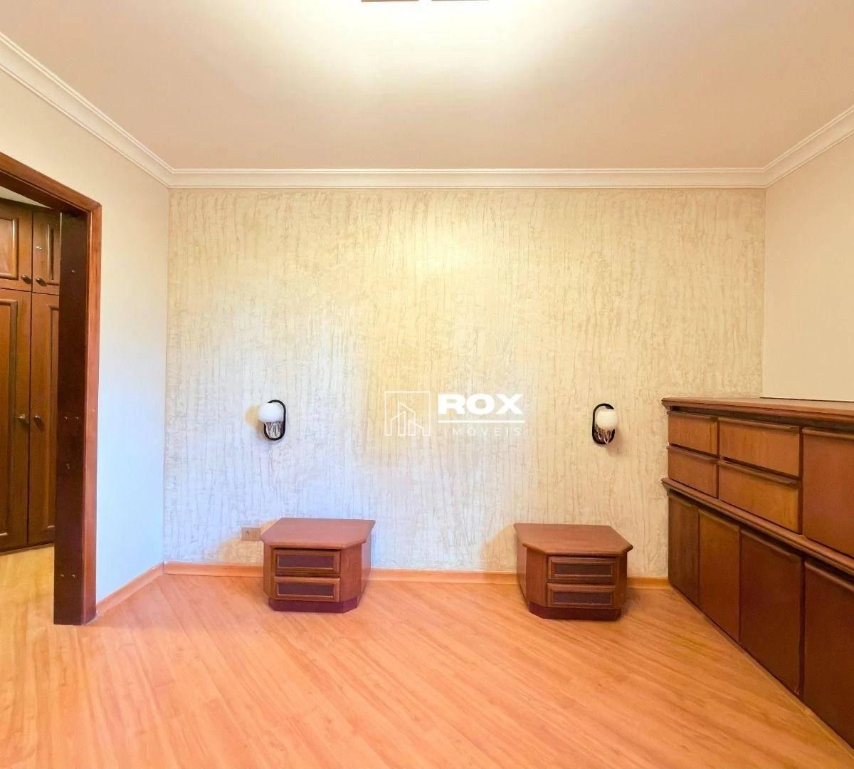 Furnished apartment, 170 m², with a glass-enclosed balcony — photo 34