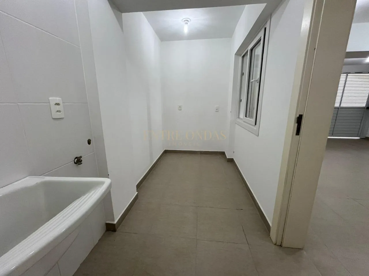 Water view in a 4-bedroom house, 263 m² — photo 15