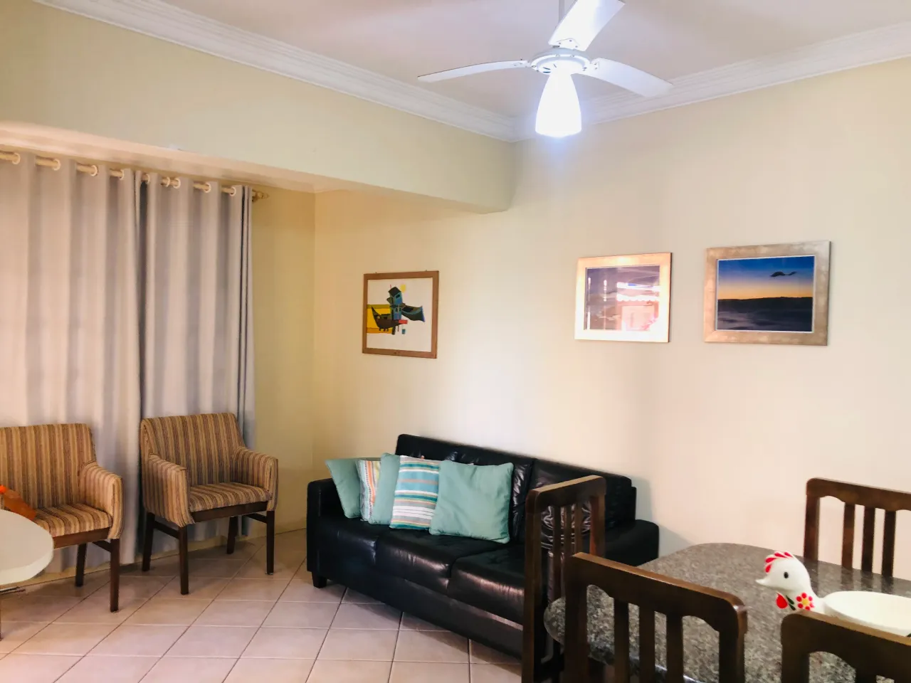 Furnished apartment with 2 bedrooms and enclosed kitchen