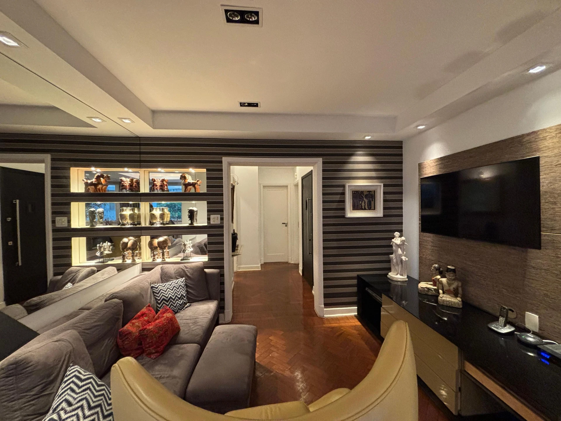 Furnished 1-bedroom apartment with 2 bathrooms — photo 7