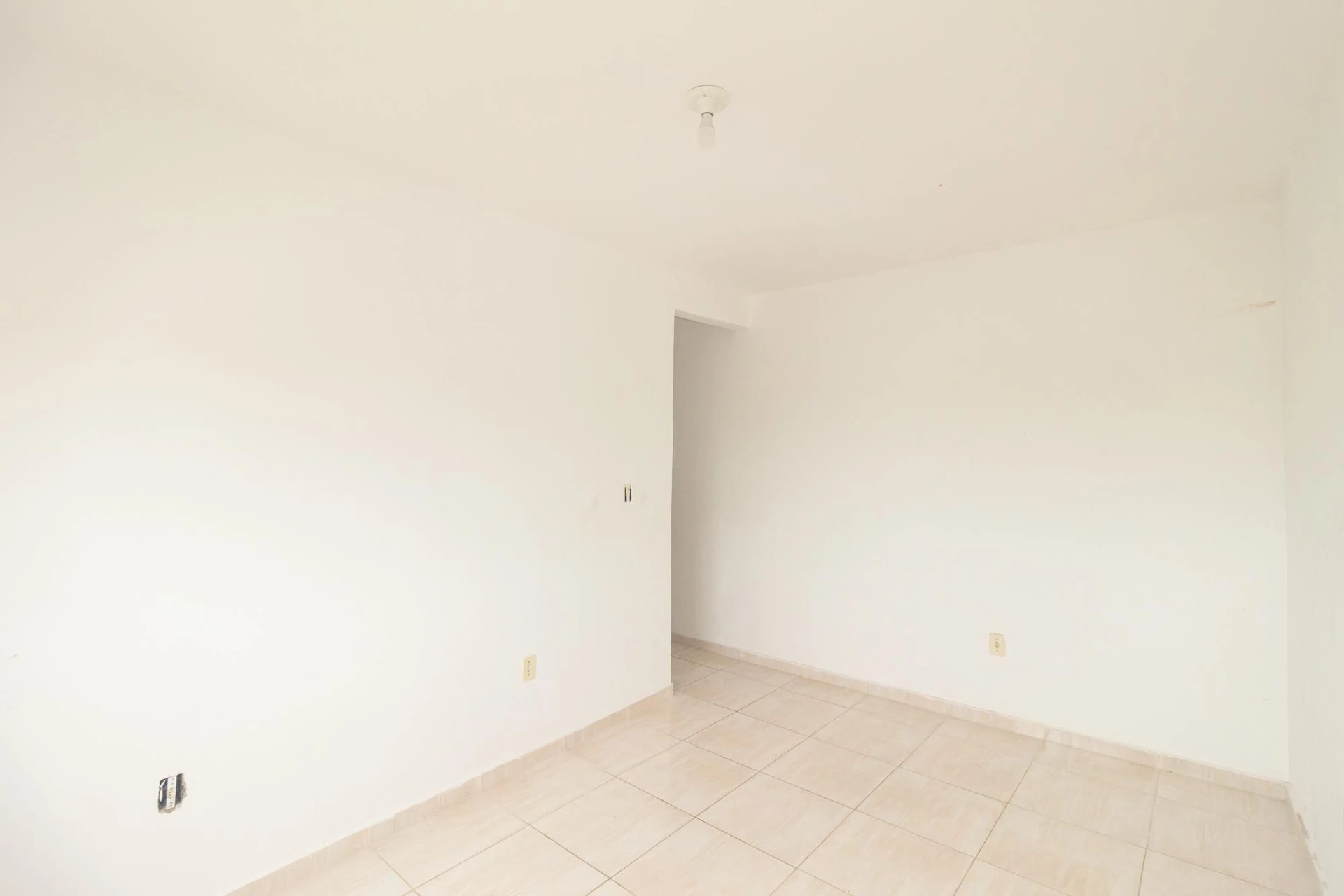 Unfurnished 2-bedroom apartment with 1 bathroom and pets — photo 24