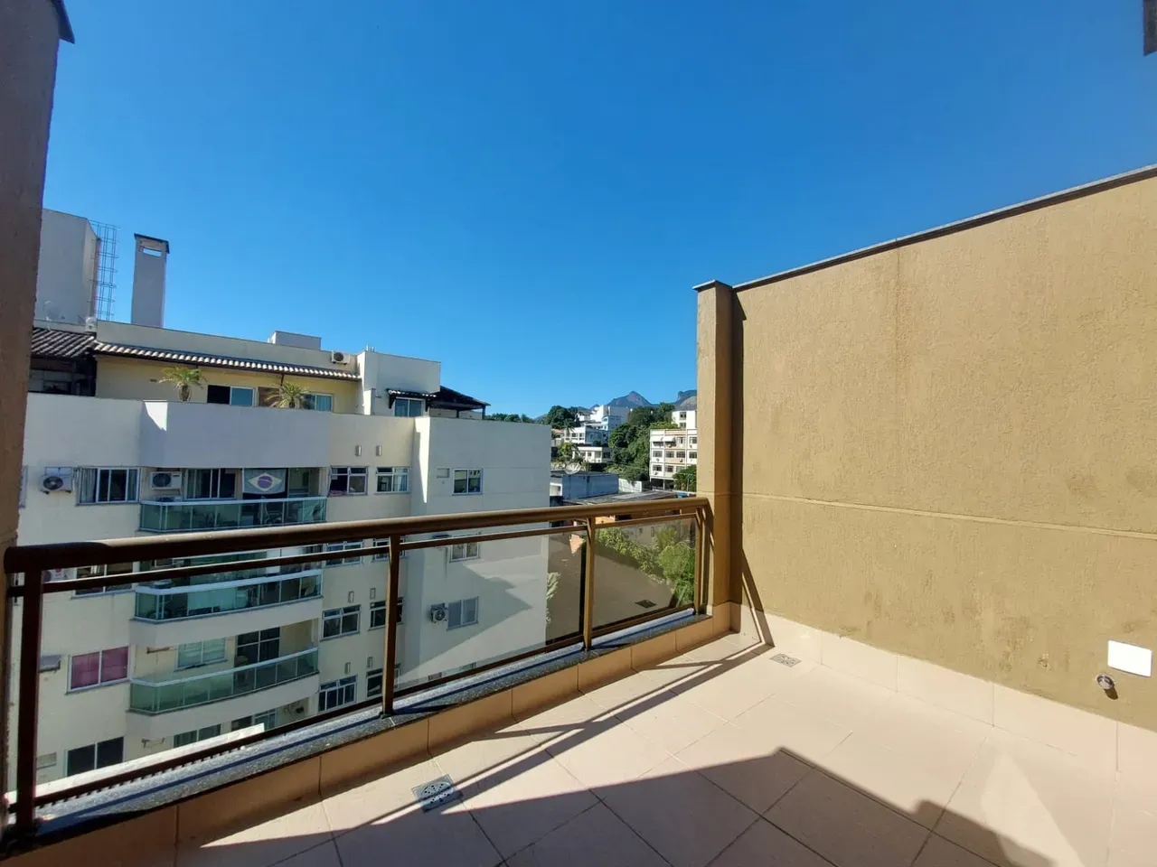 Duplex apartment with 1 bedroom and 2 bathrooms — photo 3