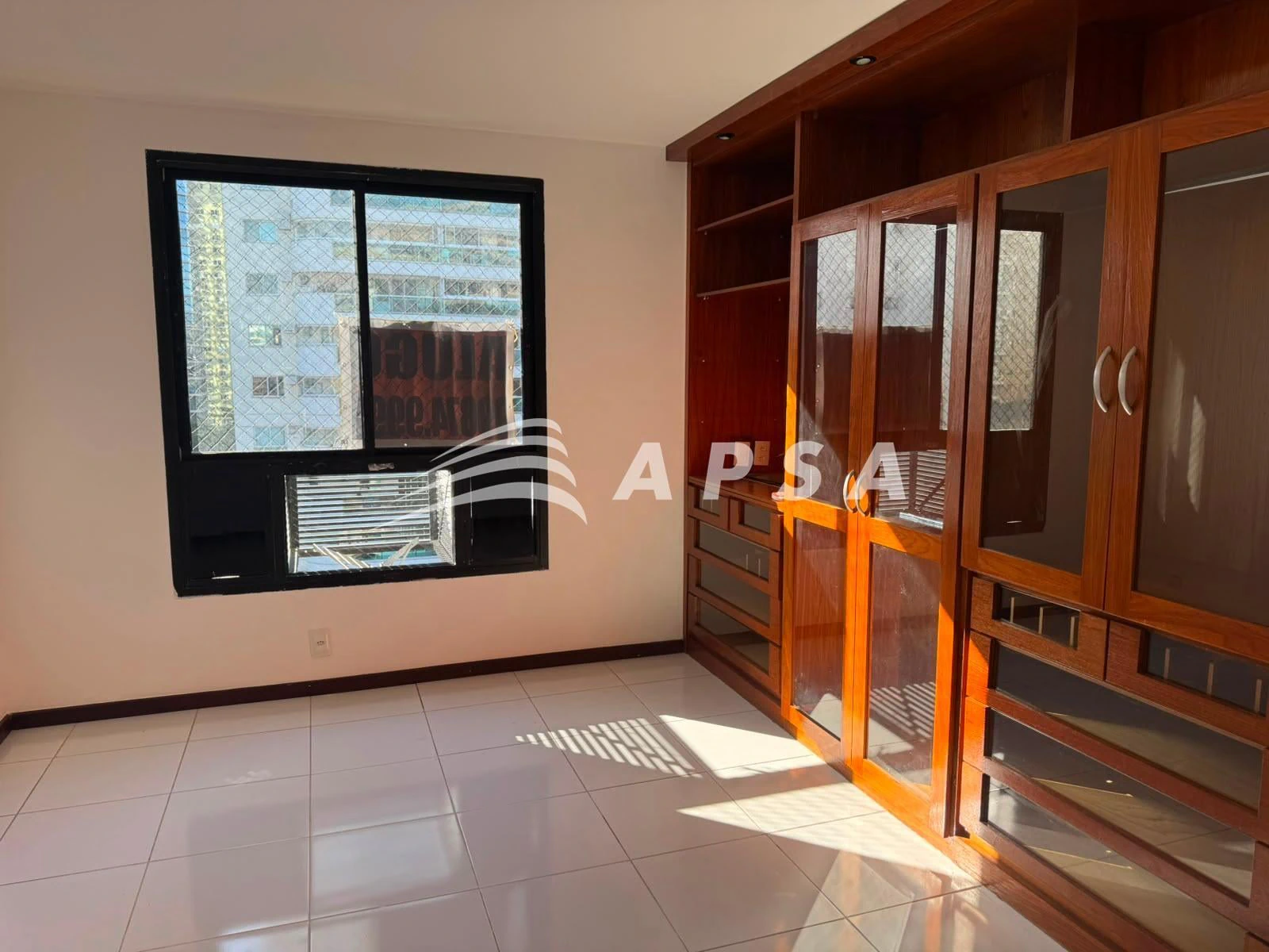 141 m² apartment with 4 bedrooms and enclosed balcony — photo 8