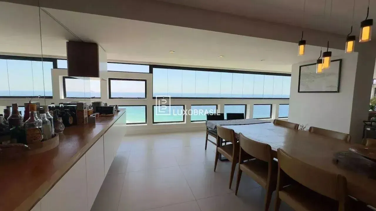 Furnished 3-bedroom apartment with 4 bathrooms and 330 m² — photo 10