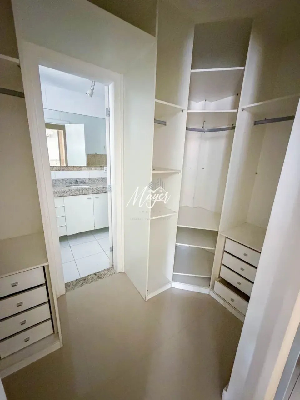 House with 4 bedrooms and 5 bathrooms, separate kitchen — photo 7