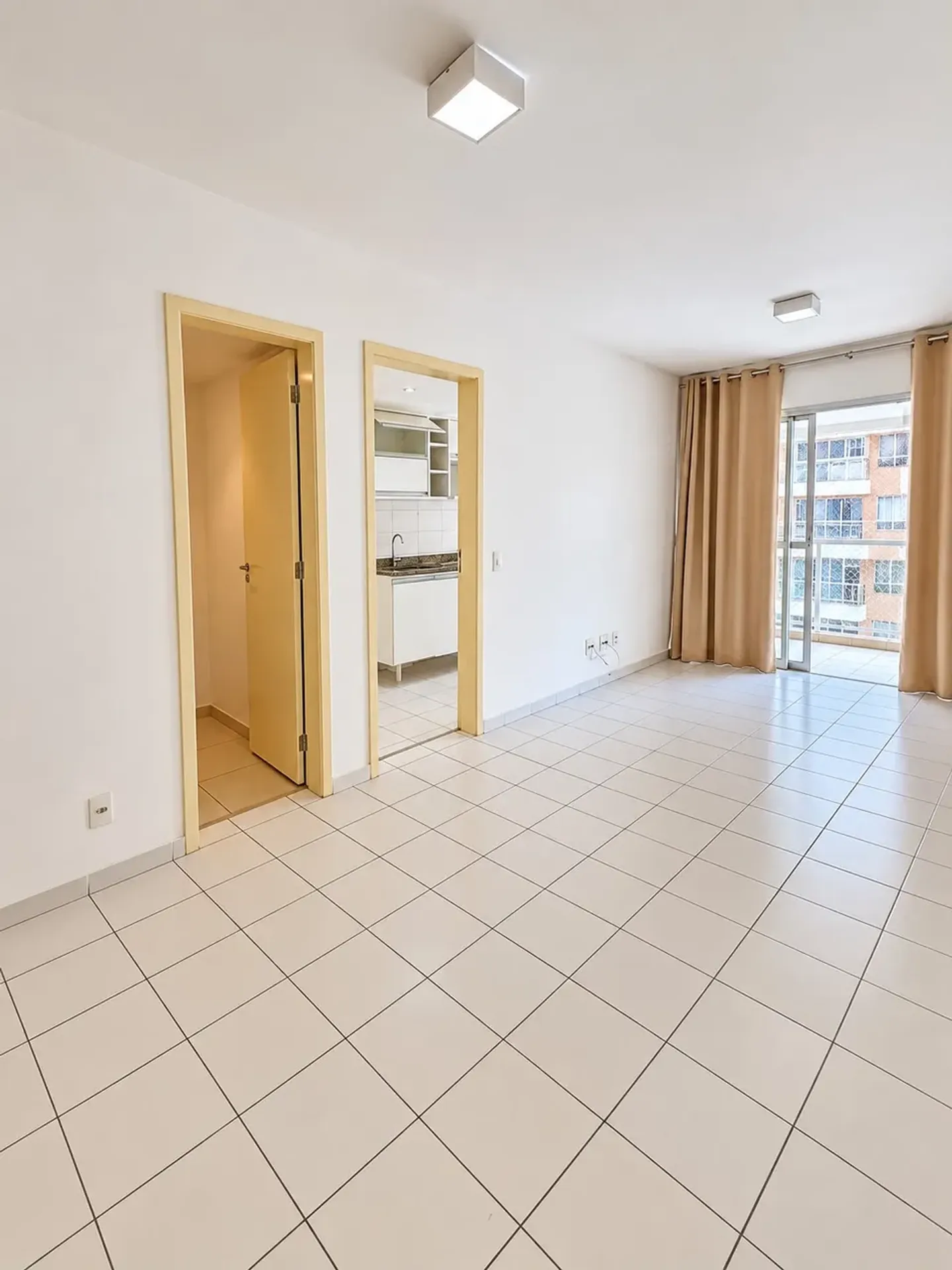 3-bedroom apartment in a building with a gym — photo 11