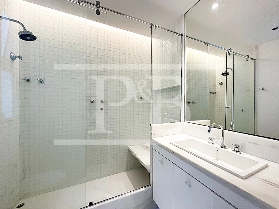 3-bedroom rental apartment with 3 bathrooms and 263 m² — photo 25