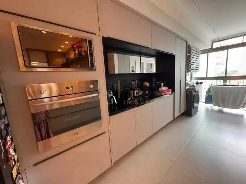 Furnished 4-bedroom apartment with park-view windows — photo 15