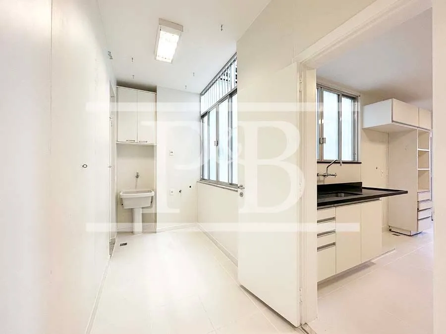 4-bedroom apartment with 270 m² and 4 bathrooms — photo 32
