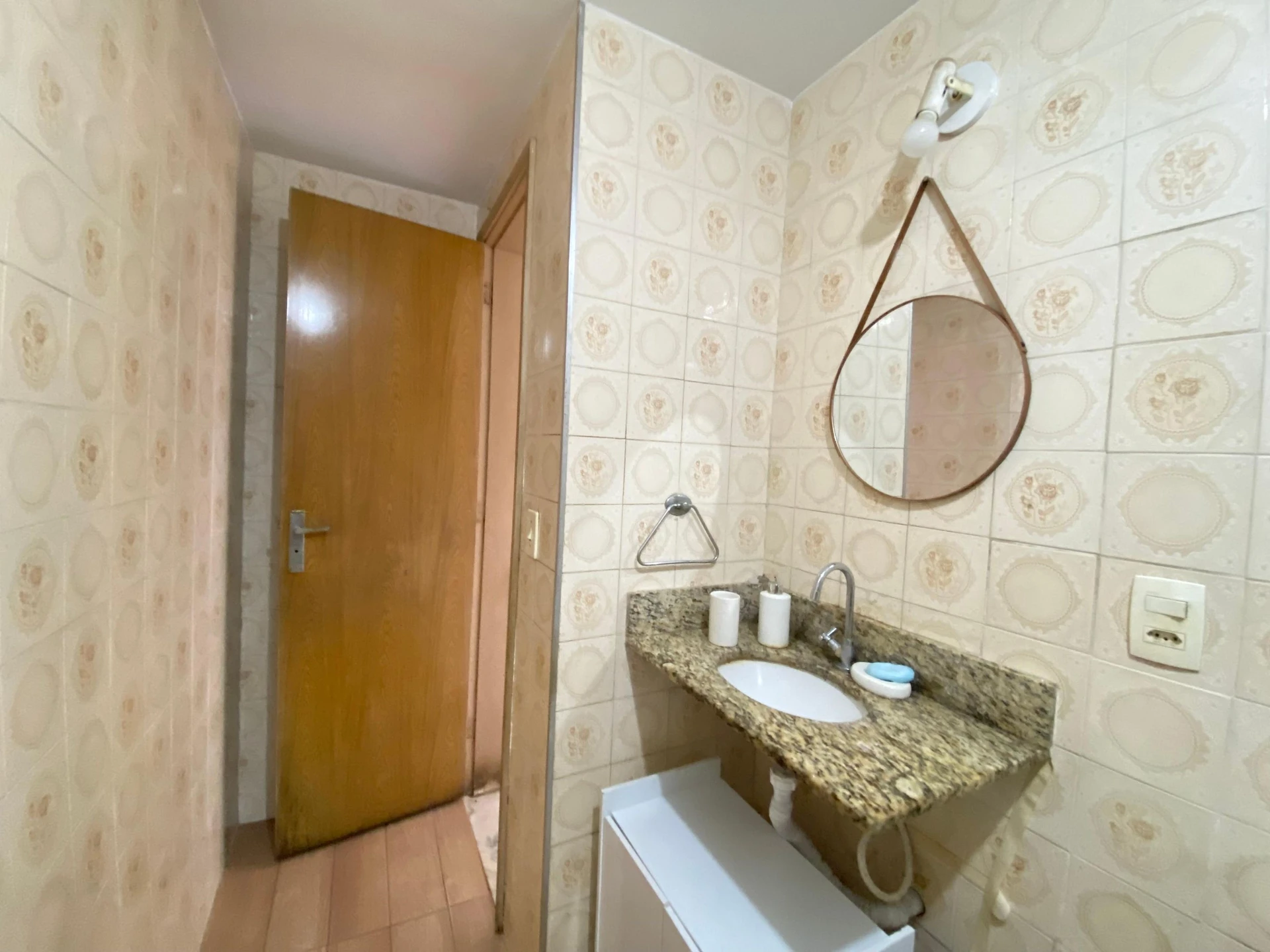 Apartment, 92 m², with wood or laminate floors — photo 32