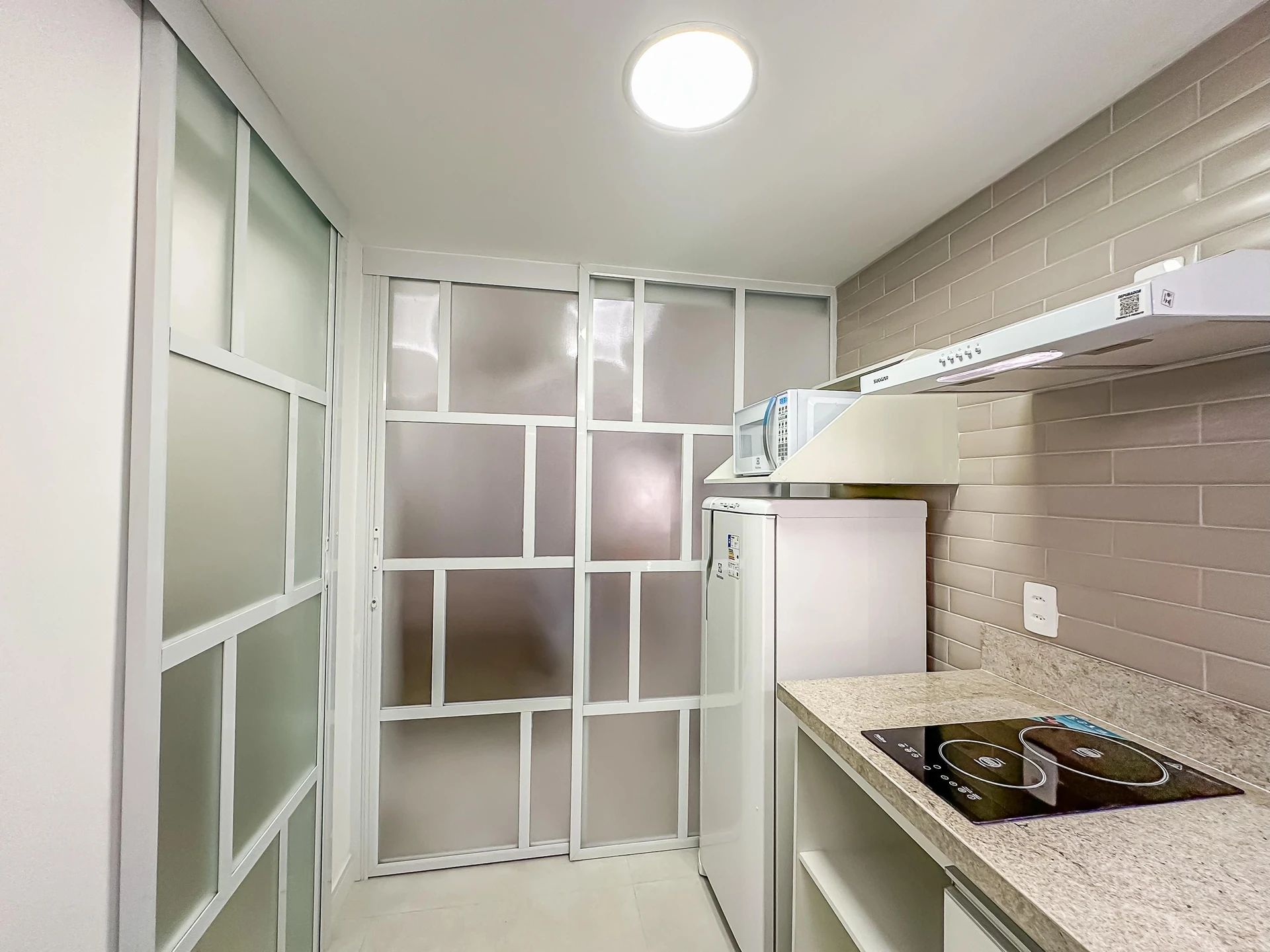 Меблированная квартира с 1 спальней и кухней open-plan — photo 7