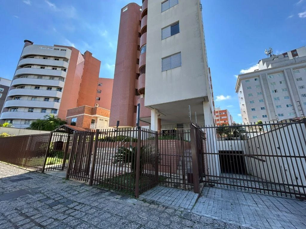 3-bedroom apartment with a home office in Curitiba — photo 35