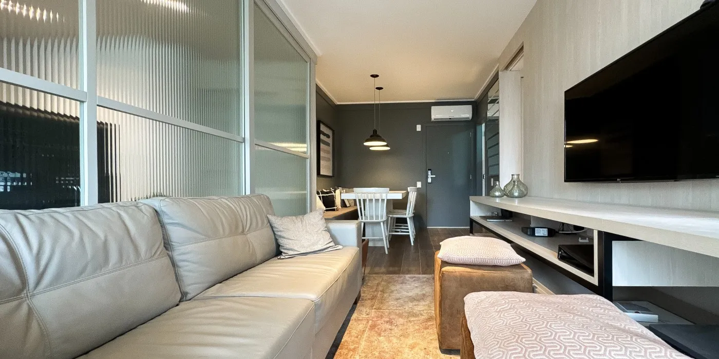 Furnished apartment, 57 m², with a glass-enclosed balcony — photo 11