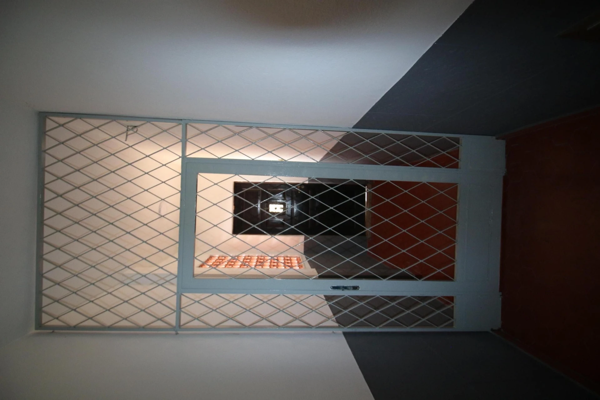 Apartamento de 2 quartos com piso de madeira ou laminado — photo 27