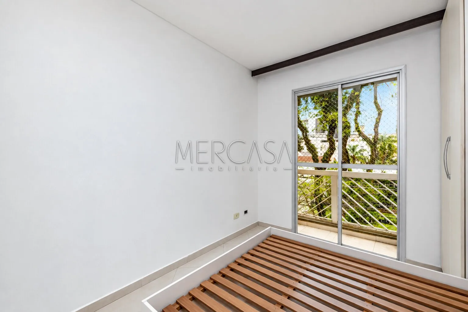 One-bedroom, 31 m² apartment in Curitiba — photo 9