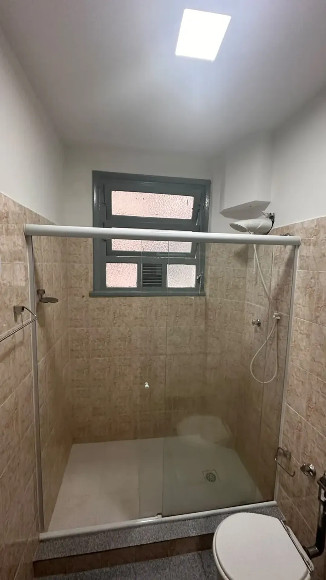 Departamento de 1 dormitorio con piso de madera o laminado — photo 33