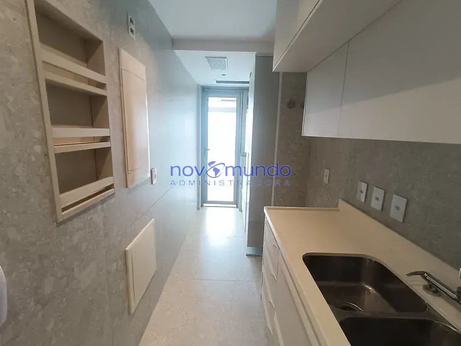 Apartment with 1 bedroom, 3 bathrooms and 2 parking spots — photo 33