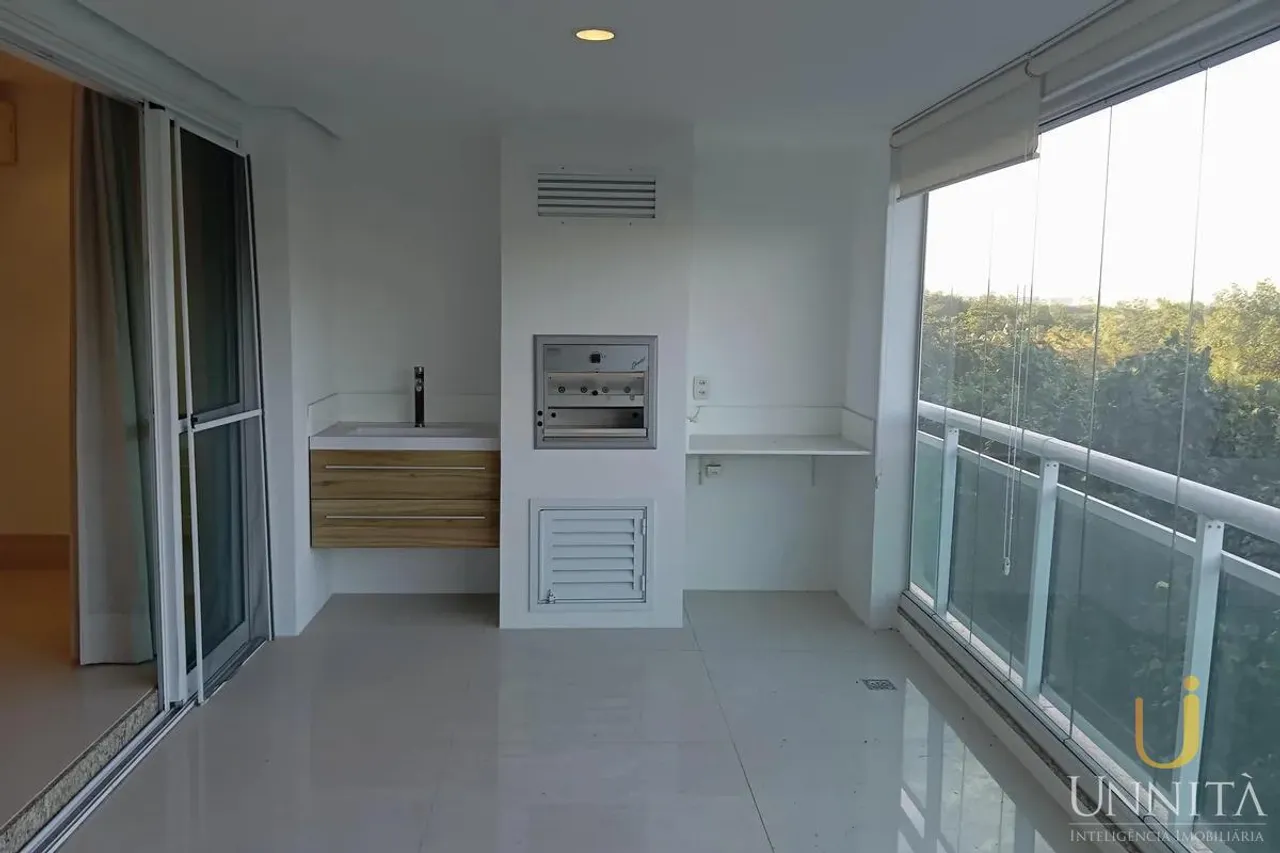 Unfurnished apartment with 3 bedrooms and 3 bathrooms — photo 14