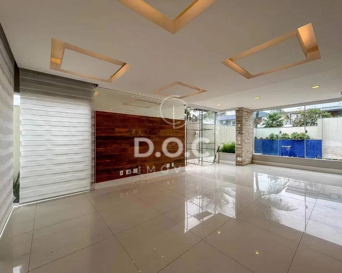 Floor-to-ceiling windows in a 5-bedroom house, 300 m² — photo 29
