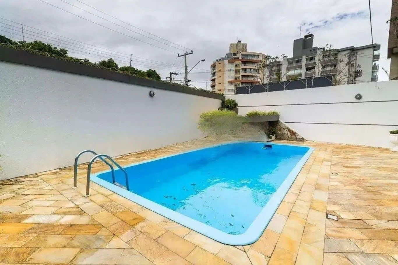 House with 4 bedrooms and a balcony in 516 m² — photo 17