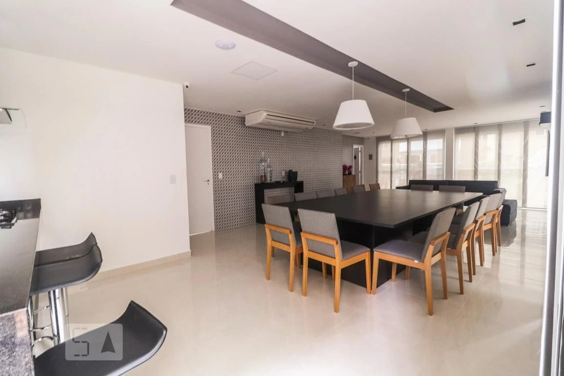 Furnished 1-bedroom apartment with a glassed balcony — photo 55