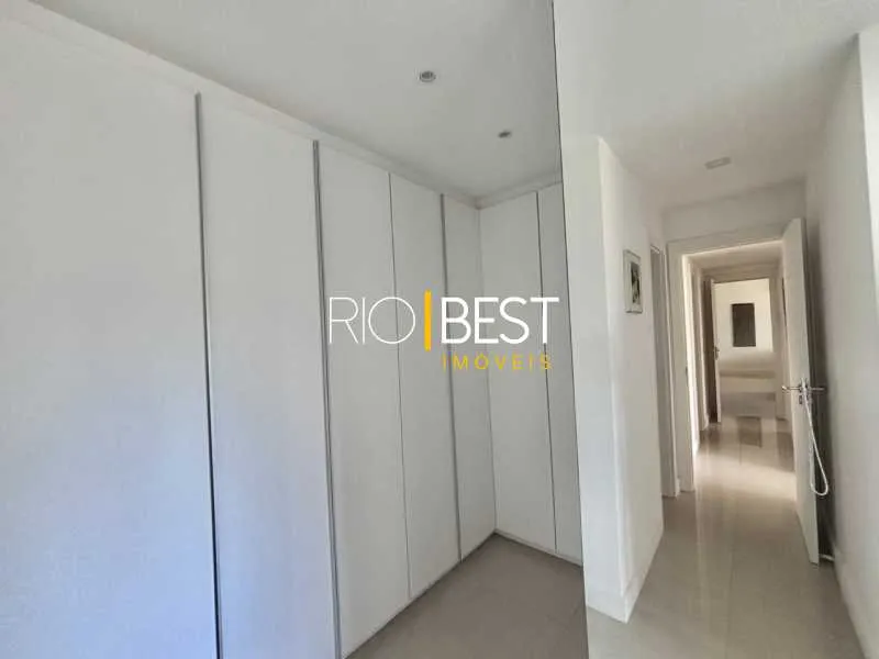 Apartment with 3 bedrooms, 4 bathrooms and balcony — photo 19