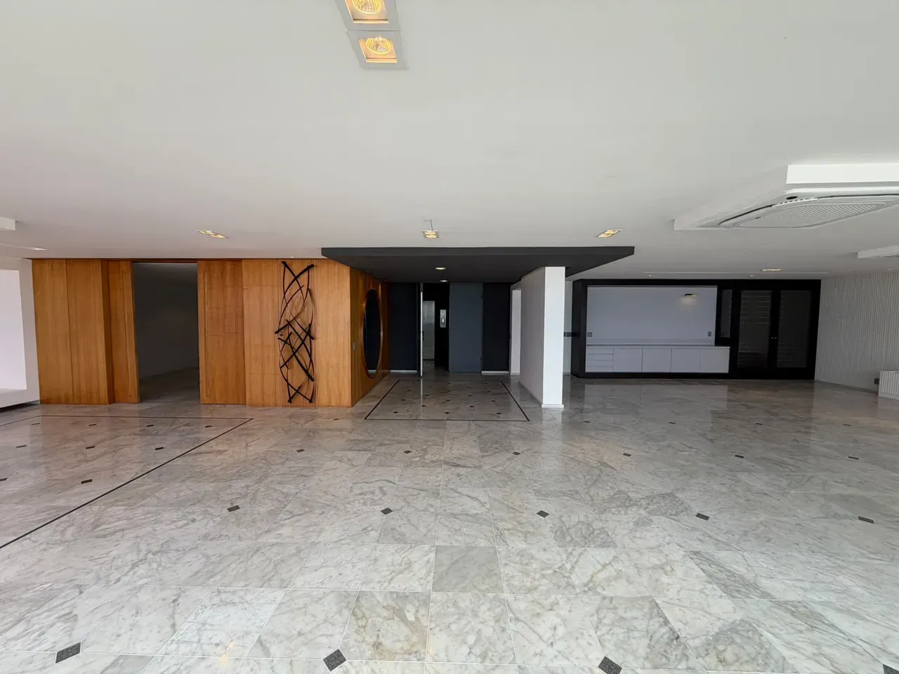 Apartamento de 465 m² com vista para a água e banheira — photo 16
