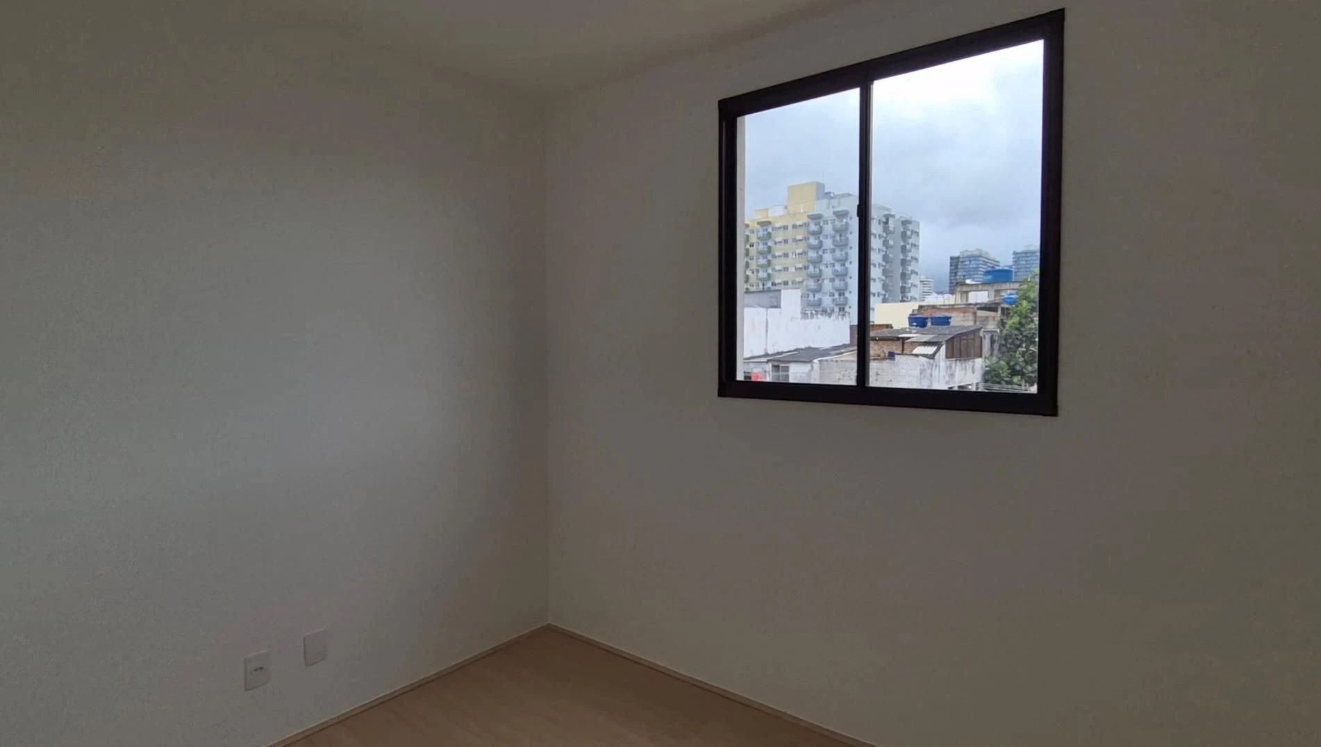 2-bedroom apartment in a building with a gym — photo 10