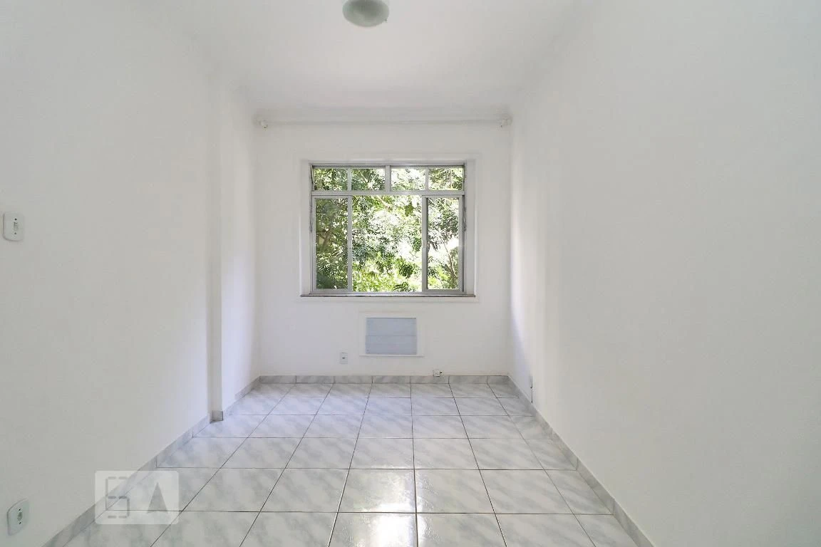 Apartamento de 1 quarto com piso de cerâmica e armários embutidos — photo 15