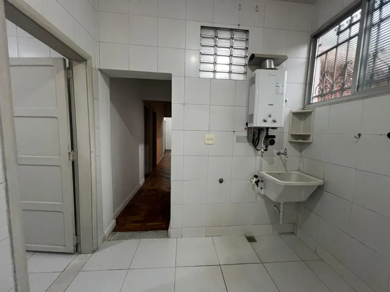 Apartment on the 2nd floor with wood or laminate floors — photo 5