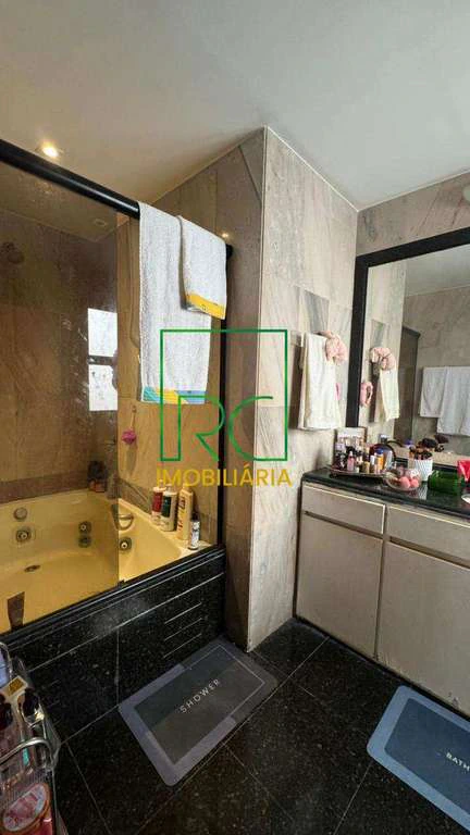 Furnished 4-bedroom apartment with 250 m² — photo 18