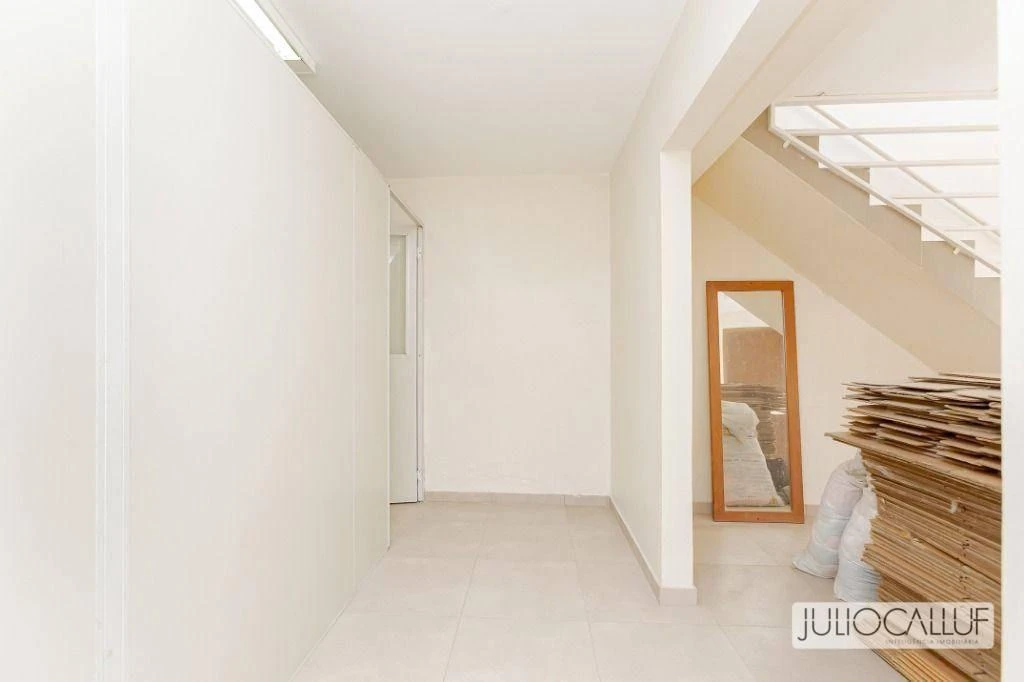 4-bedroom house with a washing machine in Curitiba — photo 40