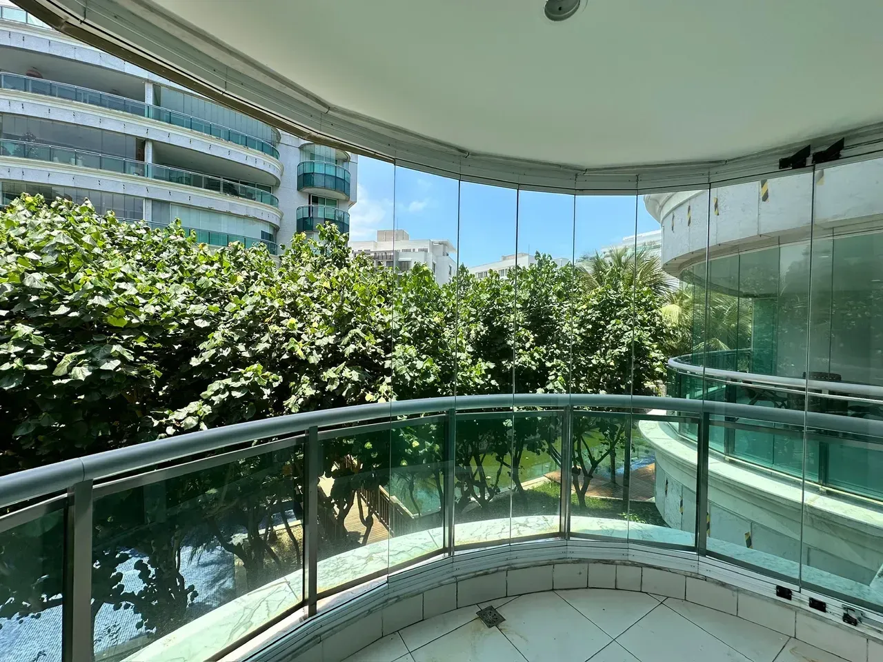 Apartamento mobiliado com 4 quartos e 291 m² — photo 33